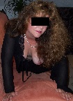 Diese Frau zeigt wie es bei einer Schwanzmassage abläuft